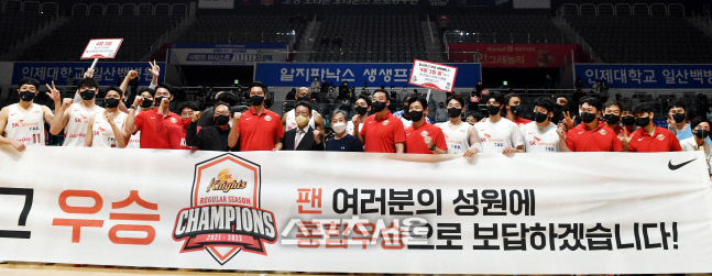 [포토] 정규리그 우승 SK \'우승 세리머니는 4월3일 홈에서\'