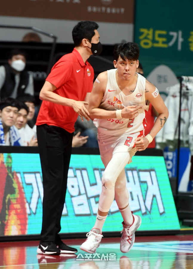 [포토] 전희철 감독 \'좋았어\'