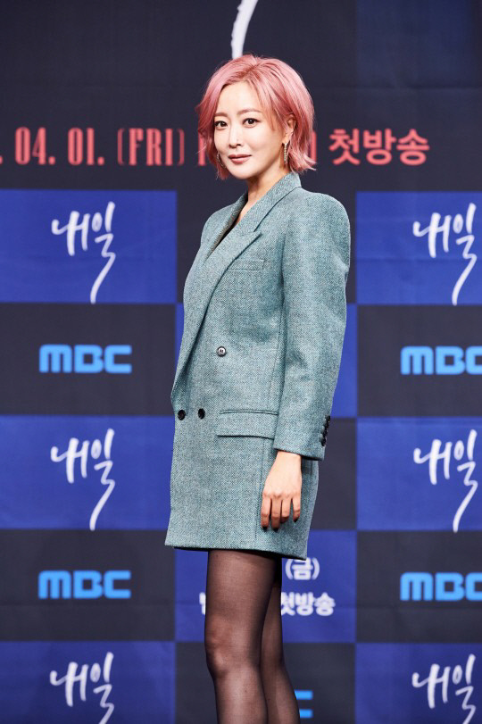 '저승사자+핑크단발'…'내일' 김희선의 이유있는 변신[종합]