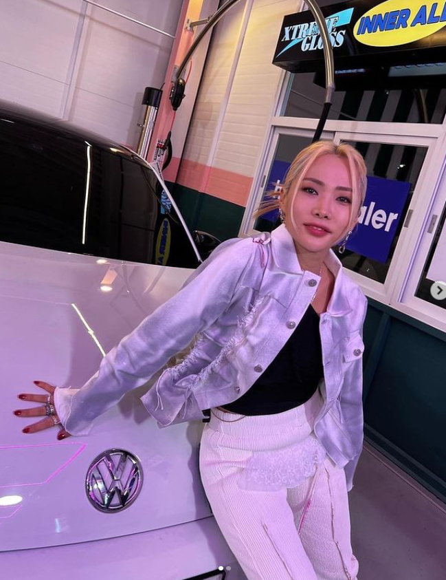 눈가 촉촉 허니제이 "잘가 복덩이 꿀차" 애마와 이별에 질척 [★SNS]