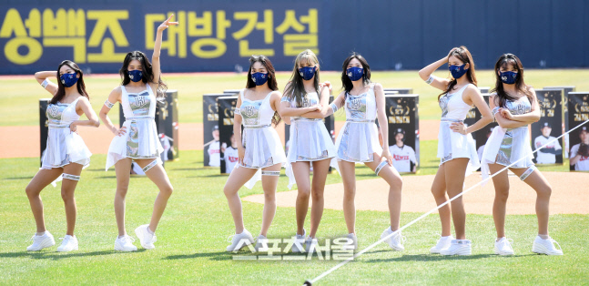 [포토]KT와 삼성의 수원 개막전, 치어리더 축하공연
