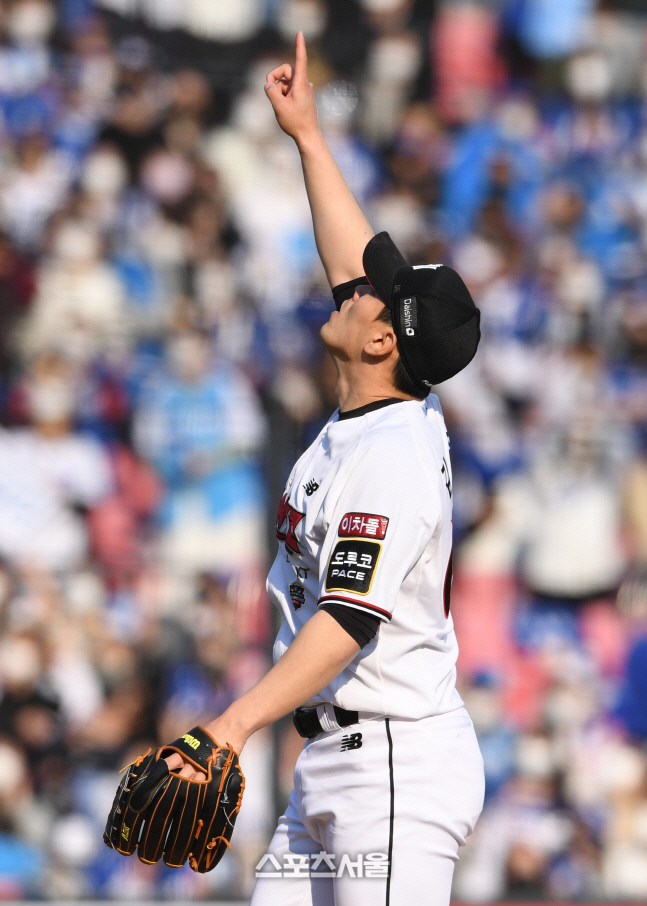 [포토]KT 김재균, 개막전부터 세이브!