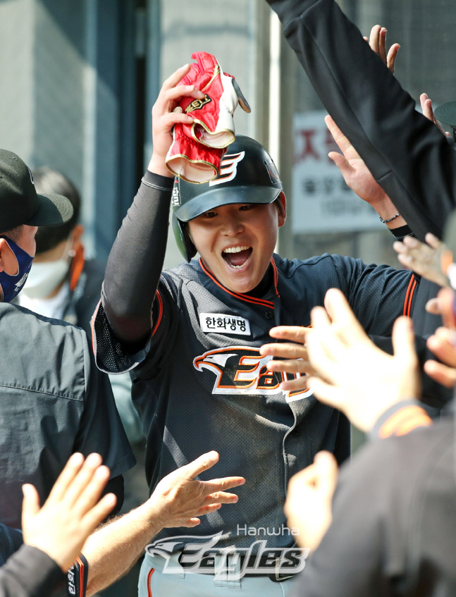 GG 자격 다시 한번 더 입증한 정은원, 한화 리드오프 걱정 없다