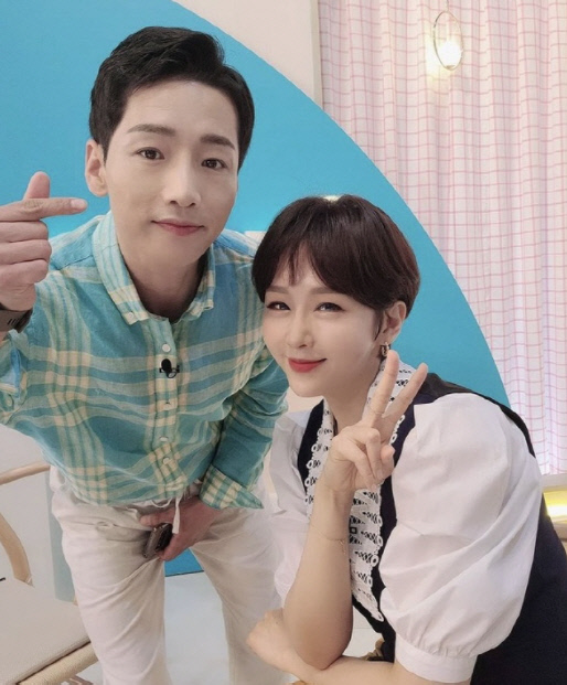 박군♥한영, 결혼식은 4월26일 "양가 어른·친지 모시고 간소하게"