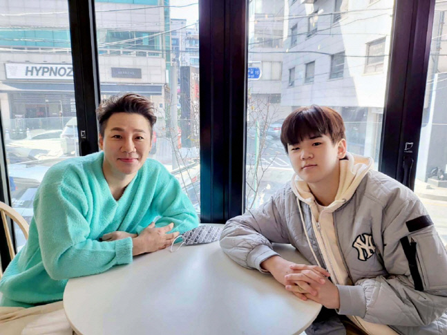 윤민수·윤후 父子 7년만에 예능 동반 나들이[공식]