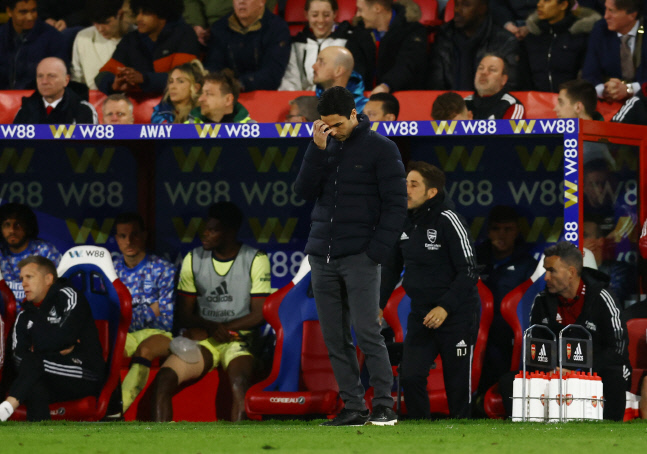 미켈 아르테타 "서포터스에 사과한다"...아스널 원정서 0-3 참패