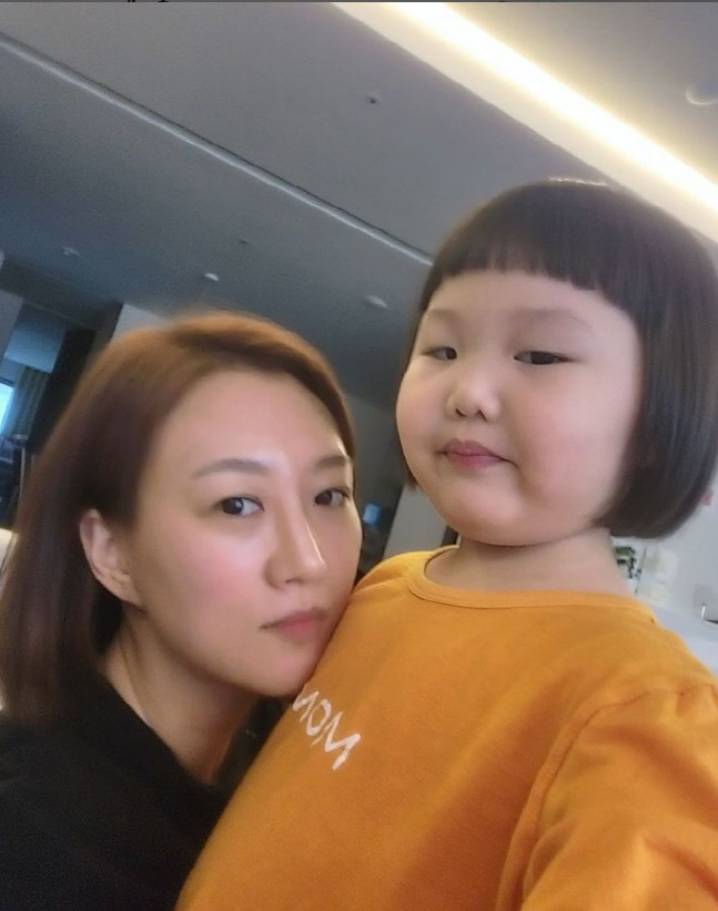 도경완 둘째 딸, 볼수록 ♥장윤정 붕어빵이네 "장윤정 닮은 레고"[★SNS]