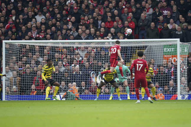 리버풀 디오고 조타의 헤딩슛