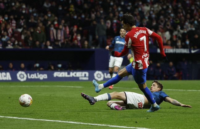 주앙 펠릭스의 슛