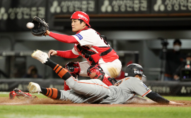 KIA의 작은 실수 놓치지 않은 '과감한' 한화[SS 현장속으로]