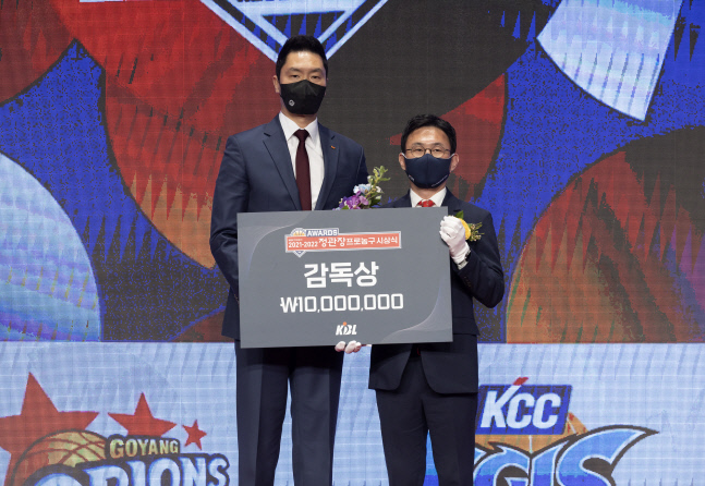 ‘서울 SK 전희철 감독‘ 감독상