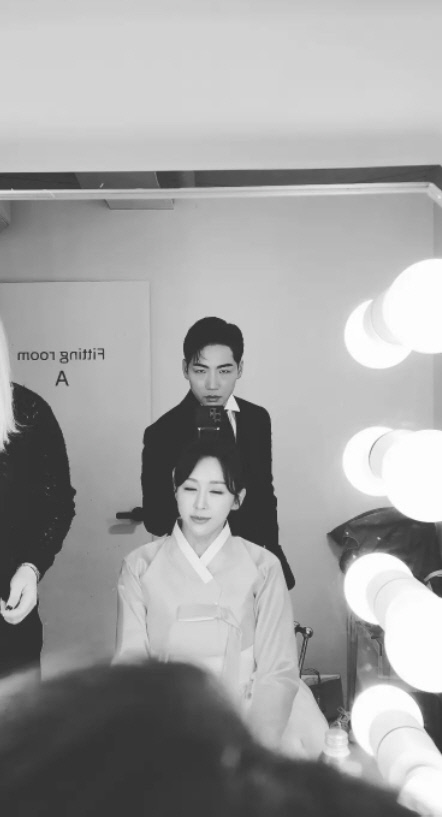 박군♥한영, 꿀 떨어지는 눈맞춤..결혼 준비 중[★SNS]