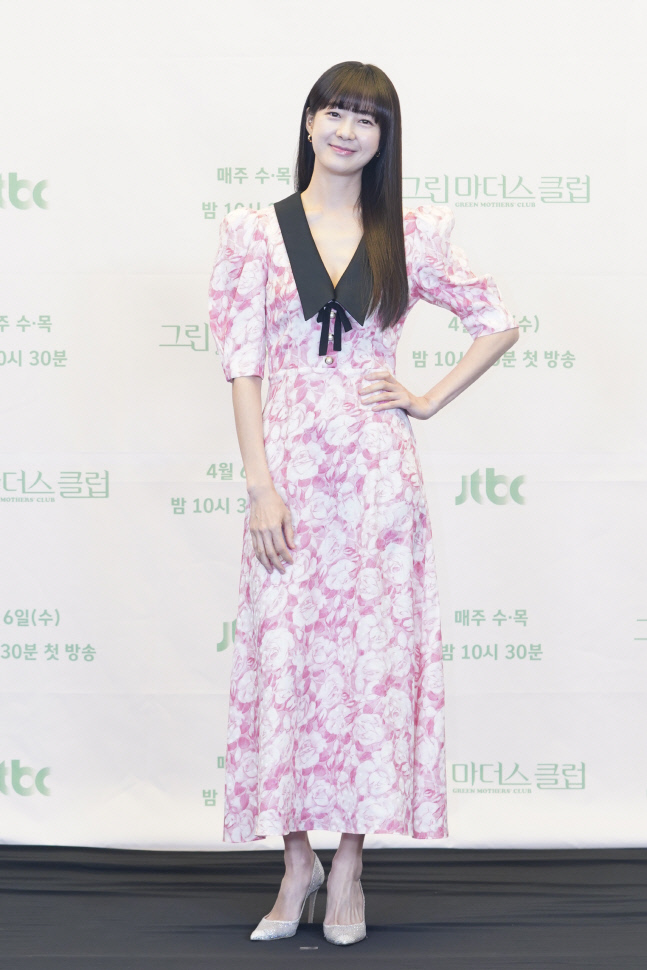 jtbc_수목드라마_그린마더스클럽_제작발표회_이요원 (1)