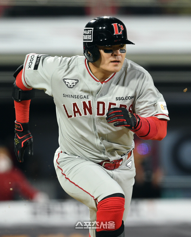 [포토]SSG 추신수, 2타점 역전 2루타