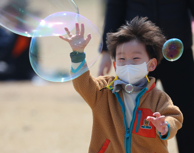 [내일날씨] 완연한 봄날씨 속 강풍, 불씨 튈라... 산불주의보