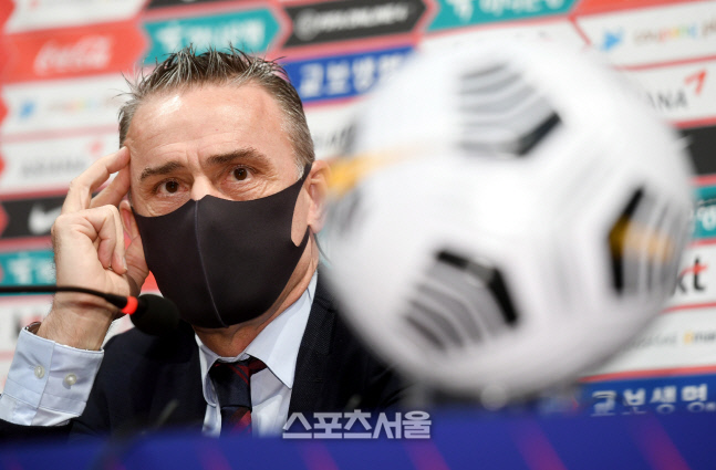 [포토] 벤투 감독 \'포르투갈전은 새로운 경험... 그것 뿐이다\'