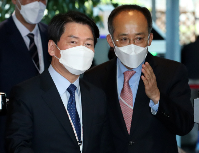 정부조직개편 관련 브리핑 나선 안철수 인수위원장