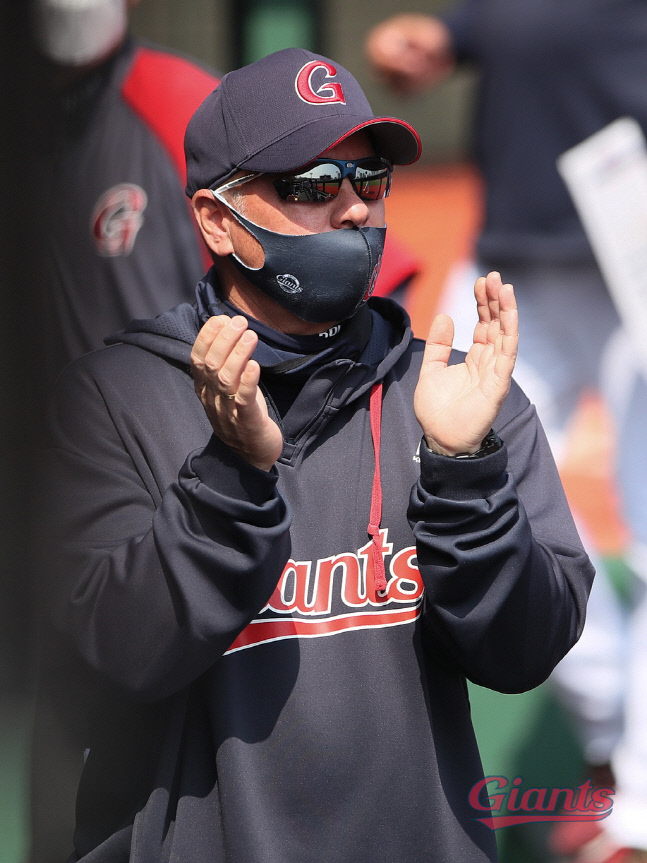 꽉 찬 사직구장 그리움→29번째 엔트리 ‘팬’ 향한 롯데 사령탑의 진심[SS사직in]