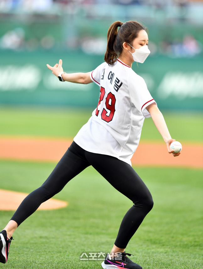 시구도 \'우아하게\' 피겨스케이터 김예림[포토]