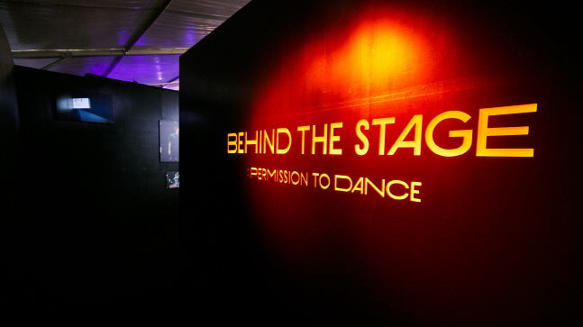 사진전 ‘BEHIND THE STAGE _ PERMISSION TO DANCE’ (1)
