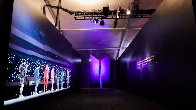 사진전 ‘BEHIND THE STAGE _ PERMISSION TO DANCE’ (5).jpg