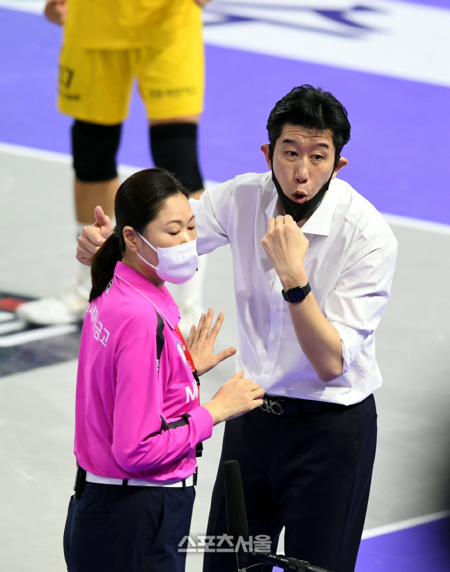 [포토] 후인정 감독 '이건 노플레이 선언해야죠'
