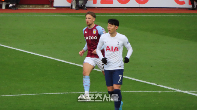 손흥민 선제골 이후 빌라에 '쩔쩔' 토트넘, 요리스 덕에 지킨 리드[현장 전반종료]