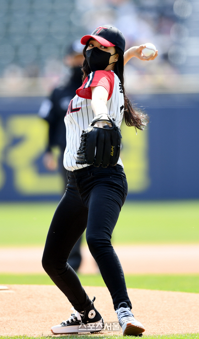 [포토] 시구하는 국악인 최예림