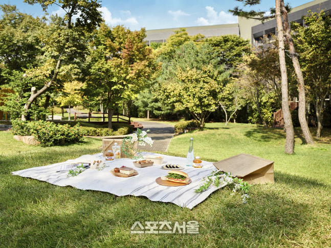 롤링힐스호텔_피크닉 패키지_호텔 정원_참고 사진
