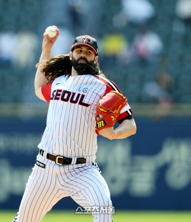 '58G 연속 5이닝' 켈리, '치어리더' 딸 깜짝 응원에 괴력 발휘 [SS 시선집중]