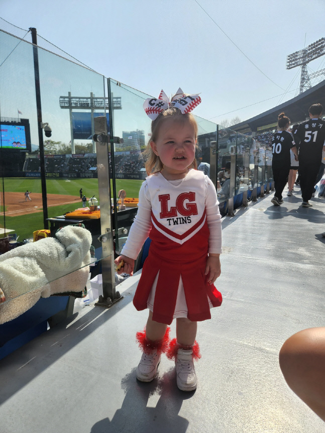 220410_LG 켈리 딸01