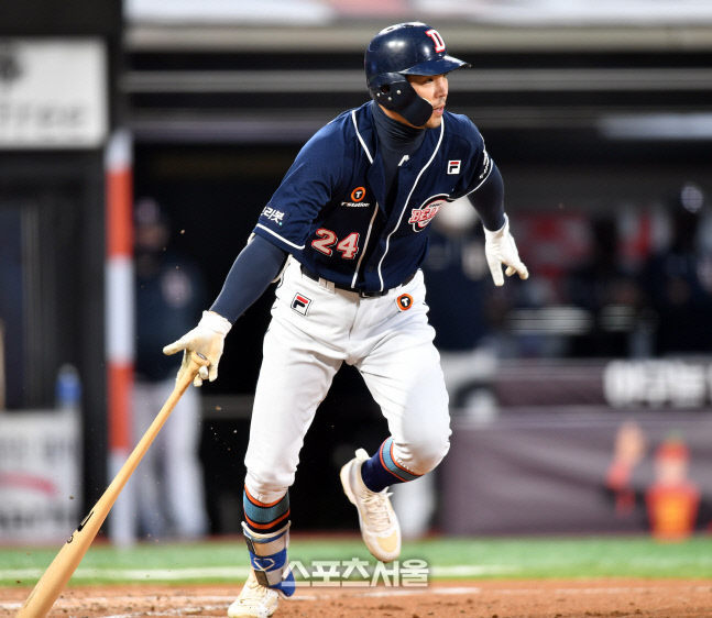 2회초 2루수앞 땅볼로 물러나는 오재원[포토]