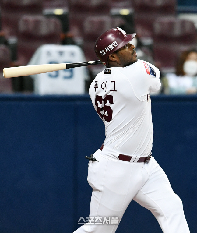 [포토]키움 푸이그, NC 투수 조민석 상대 만루 홈런
