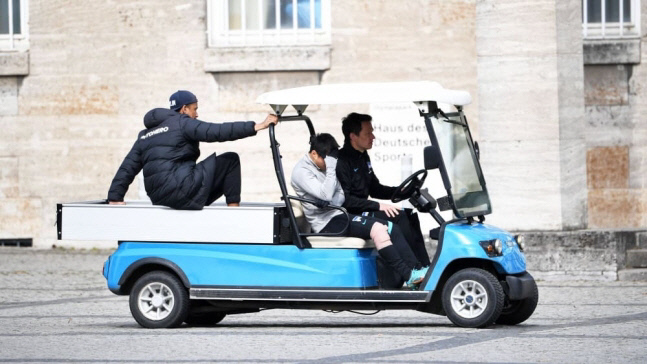 쉽지 않은 독일 무대 적응기…이동준, 훈련 중 보아텡 태클에 무릎 부상