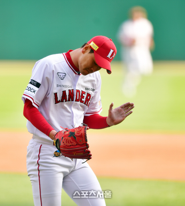 \'1회는 삼자범퇴로\' 김광현[포토]