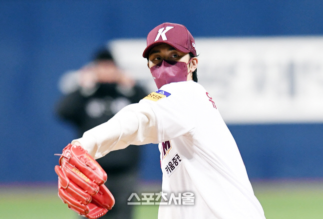 [포토]배우 유선호, 날카로운 시구