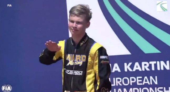 15세 러시아 카트레이서 '나치 인사'하고 깔깔... '무뇌' 행각에 공분(+영상)