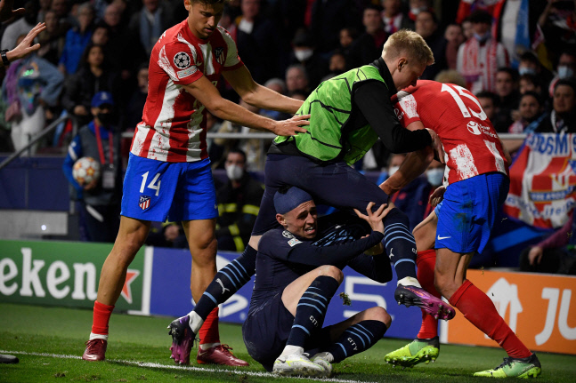 경찰까지 출동…맨시티-ATM, 경기 후 터널에서도 설전+몸싸움 충돌