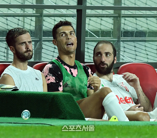 [포토] 유벤투스 호날두, 벤치에서만...뜨거웠다?