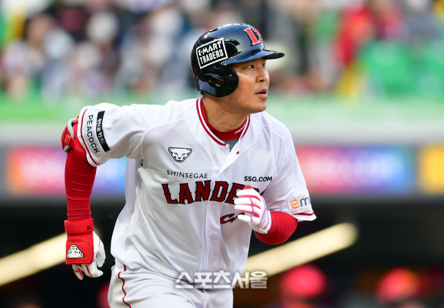 10연승 휘파람 SSG, 떨어지지 않는 건 순위뿐만이 아니다[SS 집중분석]