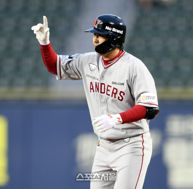 [포토] 최정, 1회 득점 기회 만드는 안타