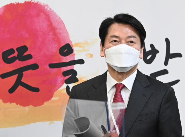 [속보]안철수, 한달 만에 인수위 손절각? 공식일정 취소, 거취 고민