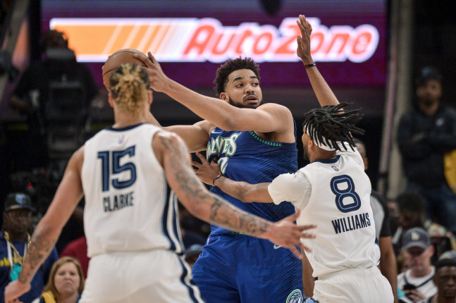 NBA PO 1라운드 부상에서 돌아온 커리의 GS 워리어스 덴버 눌러