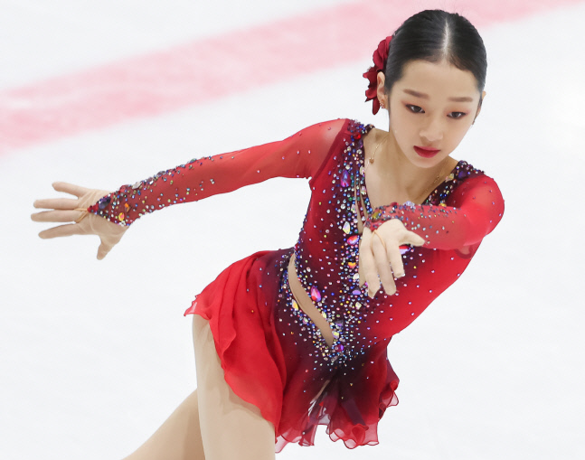 연기 펼치는 신지아