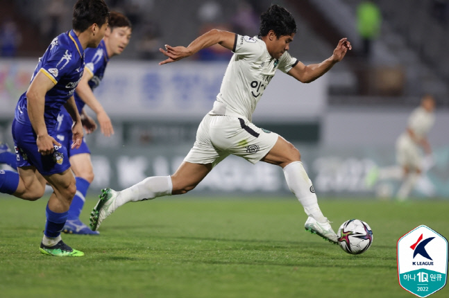 안산 (아스나위)