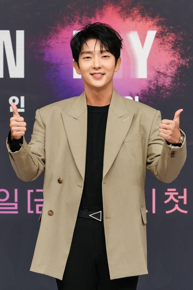 '어겐마' 이준기, 코로나19 확진 "경미한 인후통"