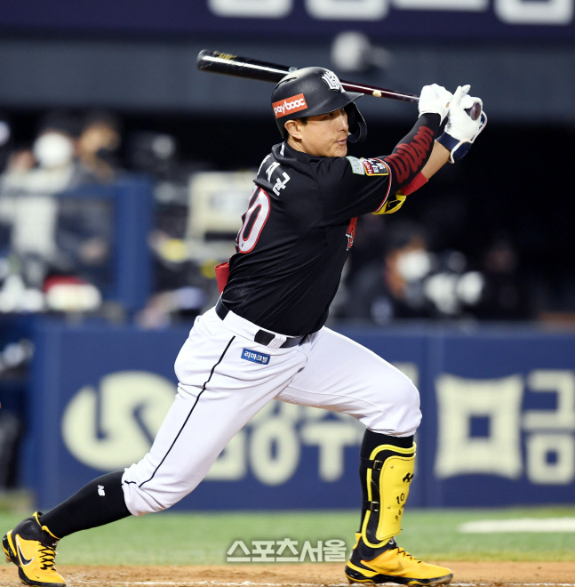 [포토] 황재균 '잘 맞았어'