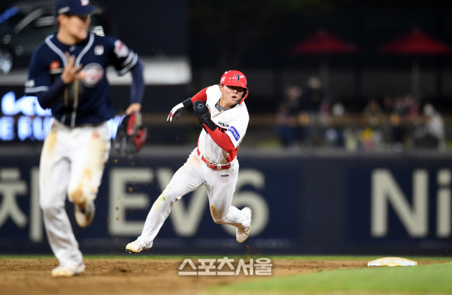 [포토]KIA 김도영, 과감한 베이스 러닝