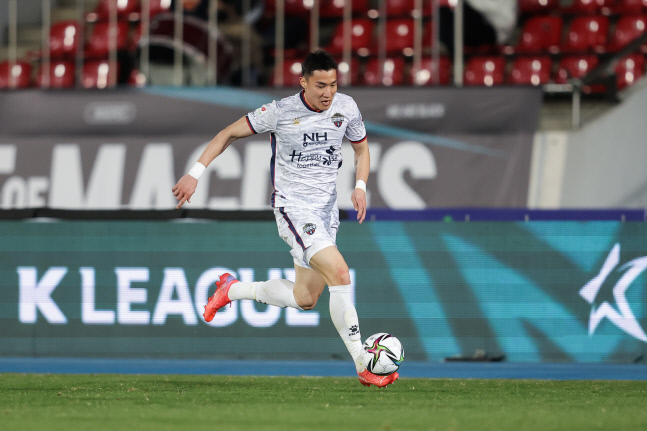 김천상무 김경민 8라운드 성남전 경기 모습