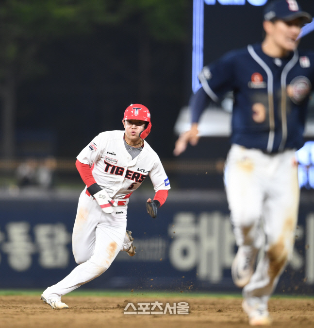 [포토]KIA 김도영, 거침없이 3루까지!